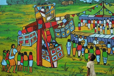 Et barn ser et vægmaleri på væggen på Sonargaon Folk Art Institute i Sonargaon, Dhaka, Bangladesh. 23. marts 2007.